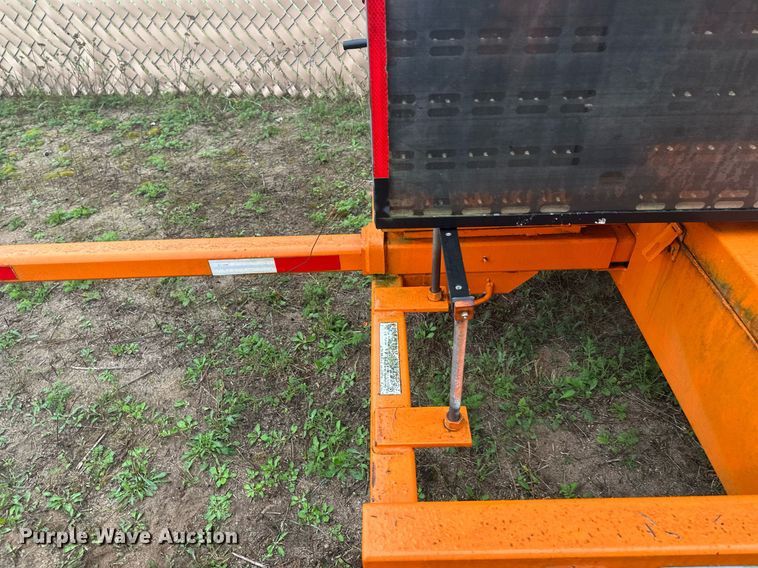 image for item DT6330 1998 American Signal message board trailer