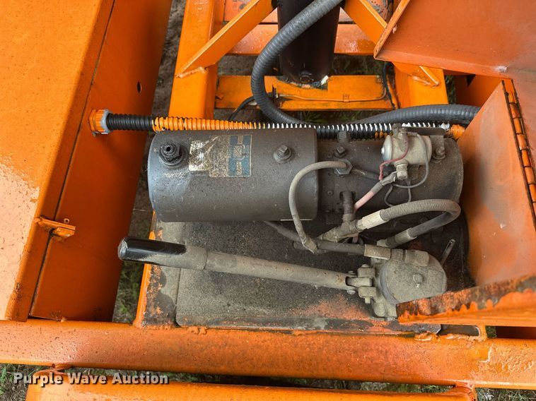 image for item DT6330 1998 American Signal message board trailer