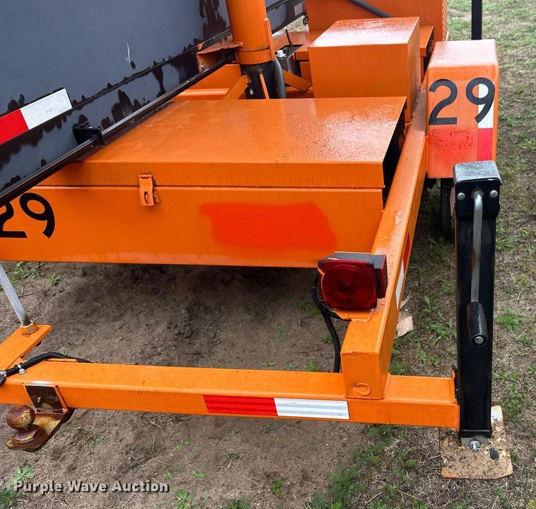 image for item DT6330 1998 American Signal message board trailer