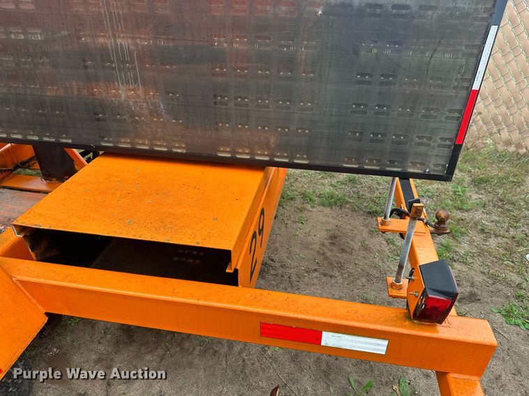 image for item DT6330 1998 American Signal message board trailer