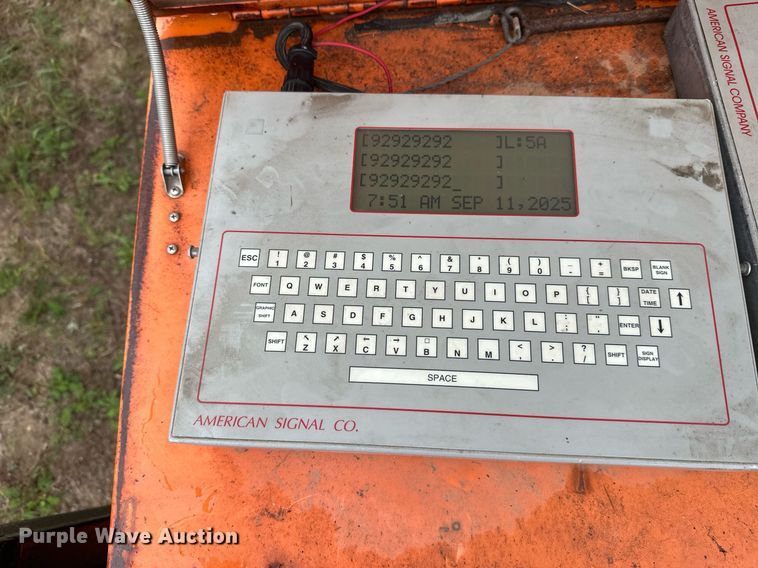 image for item DT6330 1998 American Signal message board trailer