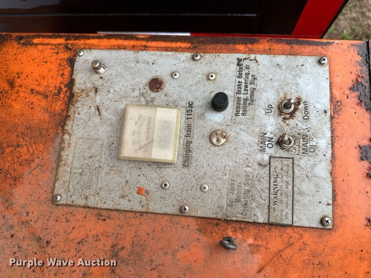 image for item DT6330 1998 American Signal message board trailer