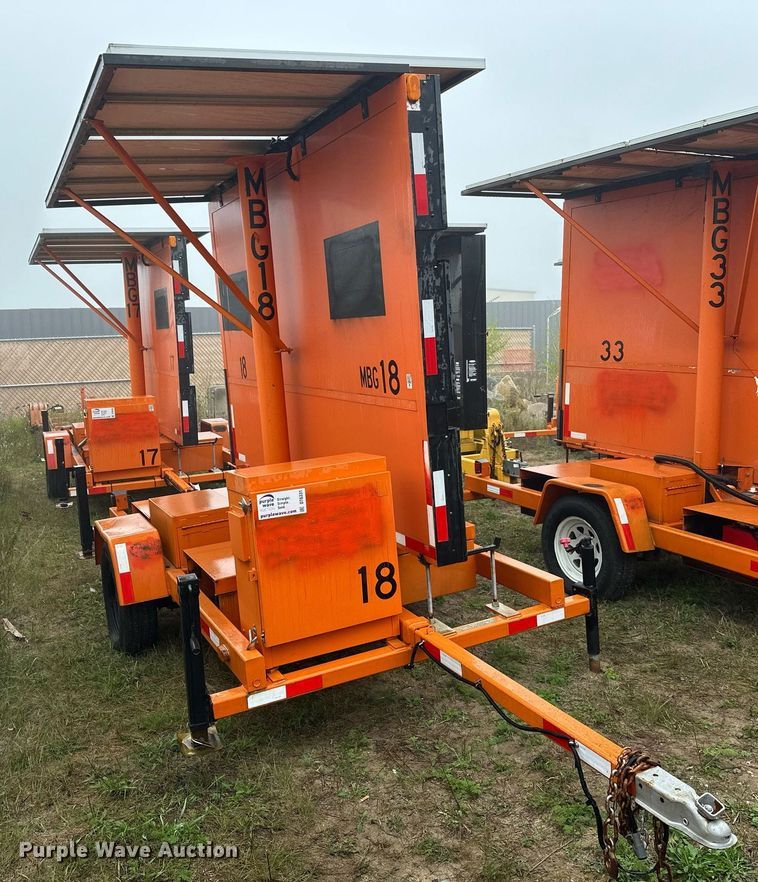 image for item DT6331 1999 American Signal message board trailer