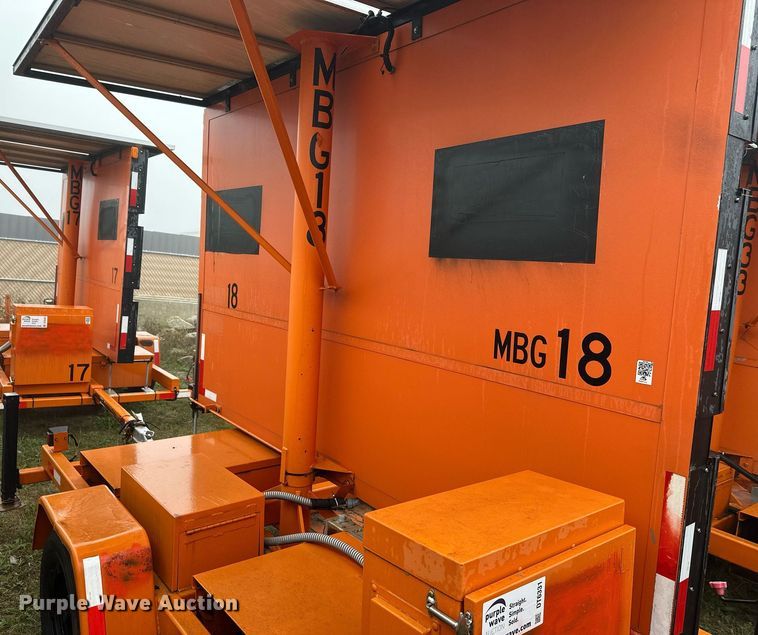 image for item DT6331 1999 American Signal message board trailer