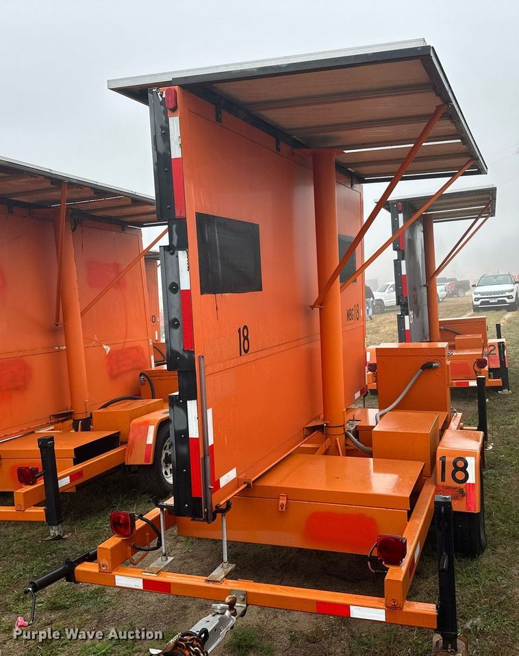 image for item DT6331 1999 American Signal message board trailer