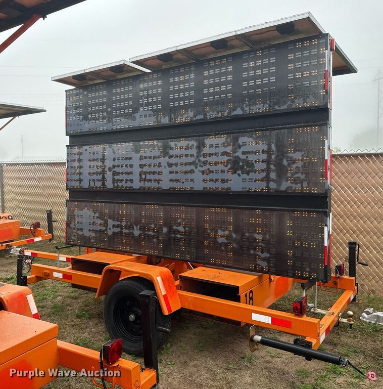 image for item DT6331 1999 American Signal message board trailer