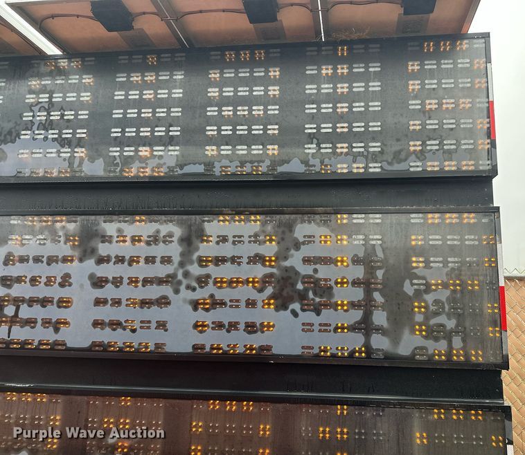 image for item DT6331 1999 American Signal message board trailer