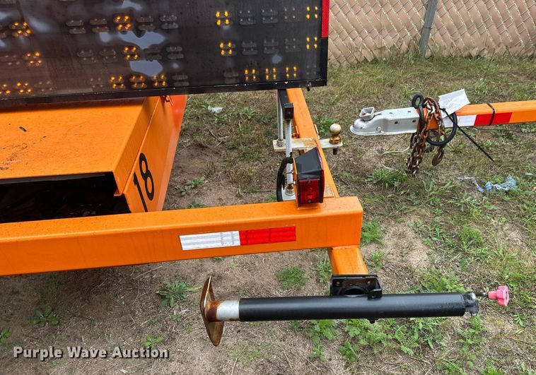 image for item DT6331 1999 American Signal message board trailer