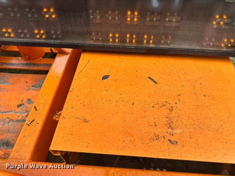 image for item DT6331 1999 American Signal message board trailer