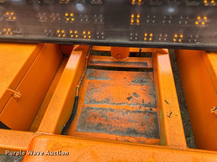 image for item DT6331 1999 American Signal message board trailer