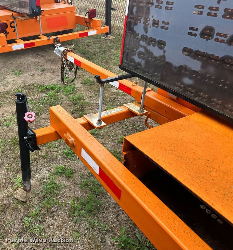 image for item DT6331 1999 American Signal message board trailer