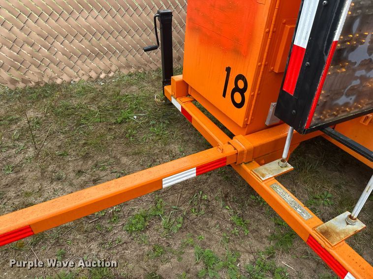 image for item DT6331 1999 American Signal message board trailer