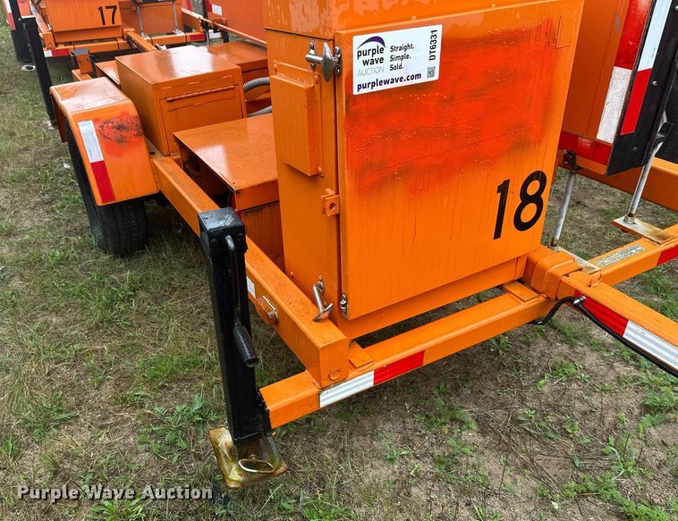 image for item DT6331 1999 American Signal message board trailer