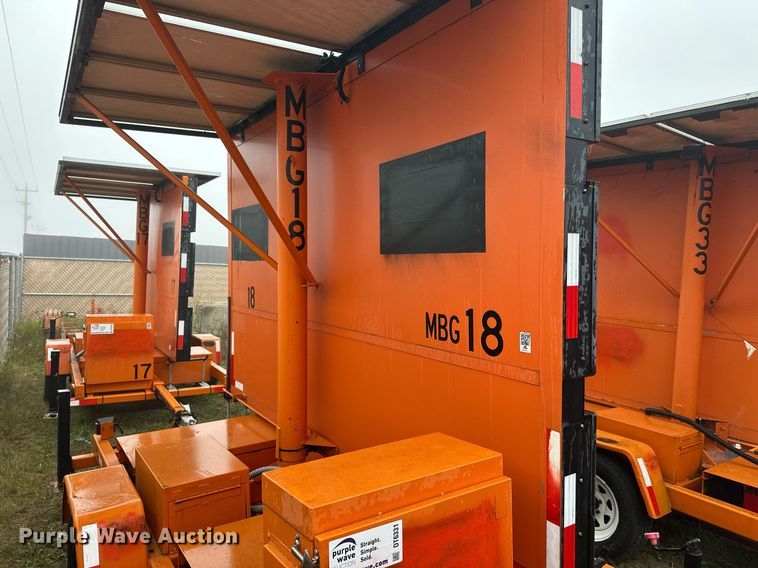 image for item DT6331 1999 American Signal message board trailer