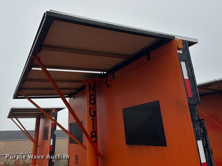 image for item DT6331 1999 American Signal message board trailer