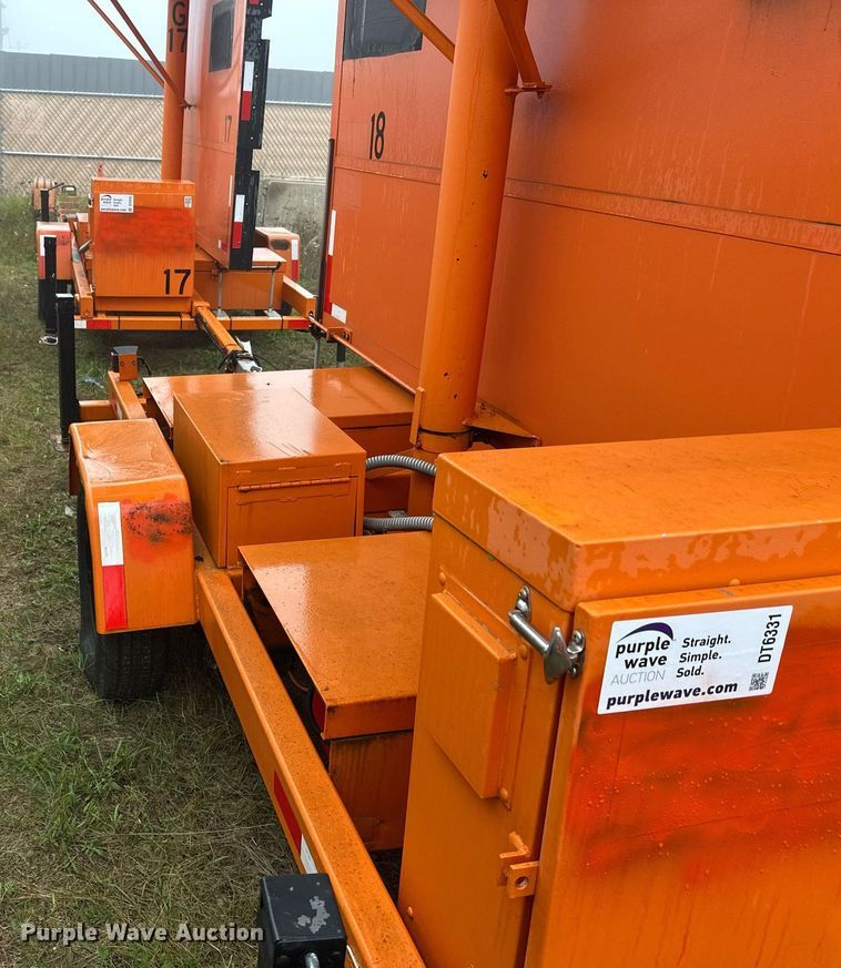 image for item DT6331 1999 American Signal message board trailer