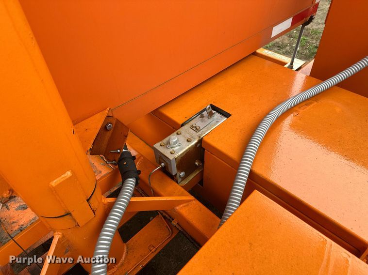 image for item DT6331 1999 American Signal message board trailer