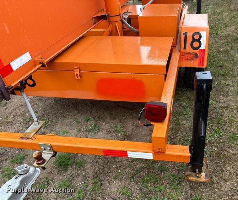 image for item DT6331 1999 American Signal message board trailer