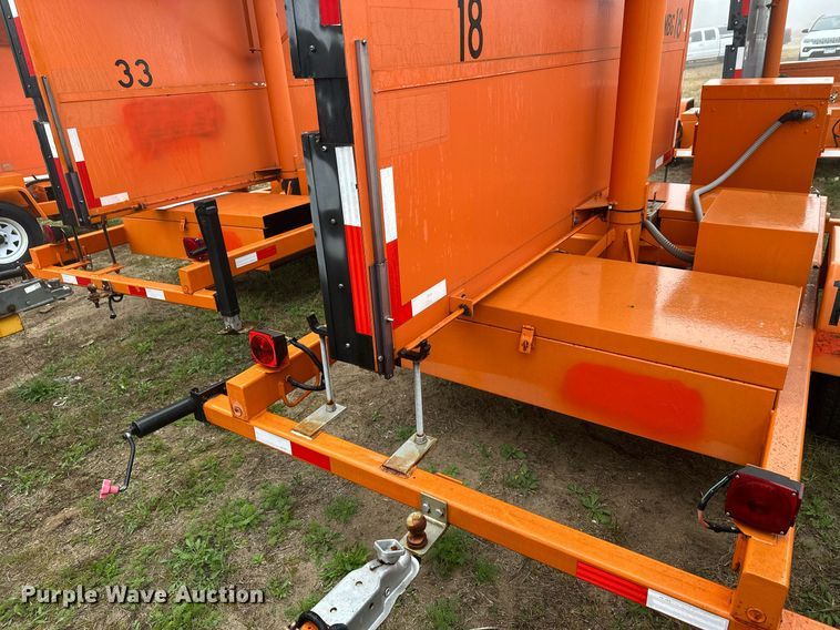 image for item DT6331 1999 American Signal message board trailer