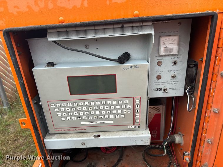 image for item DT6331 1999 American Signal message board trailer