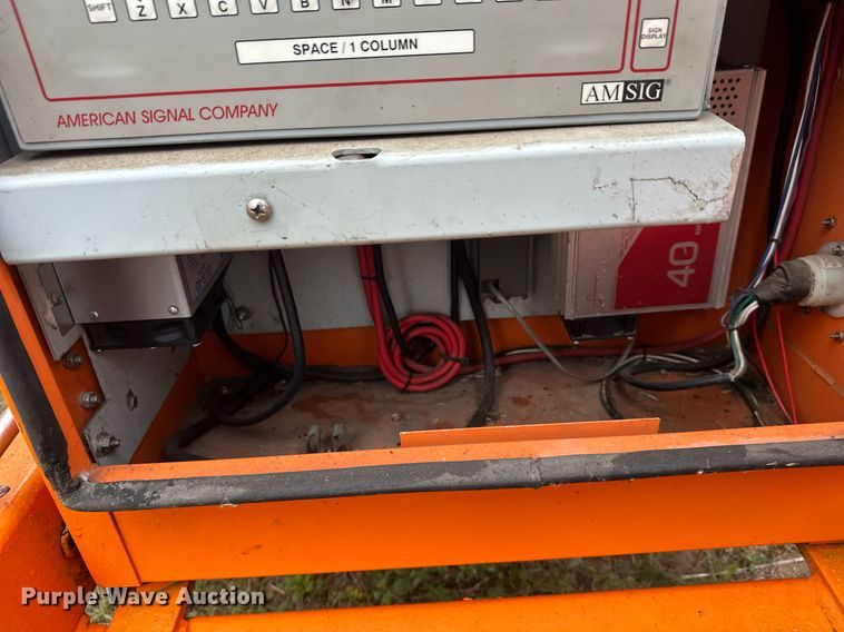 image for item DT6331 1999 American Signal message board trailer