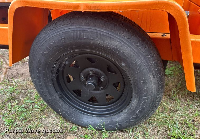 image for item DT6331 1999 American Signal message board trailer