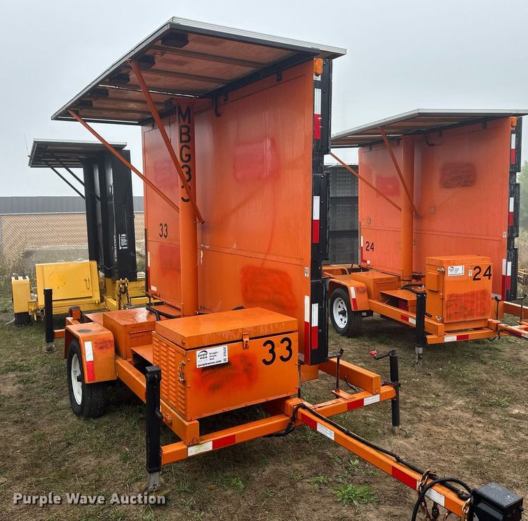 image for item DT6332 American Signal message board trailer