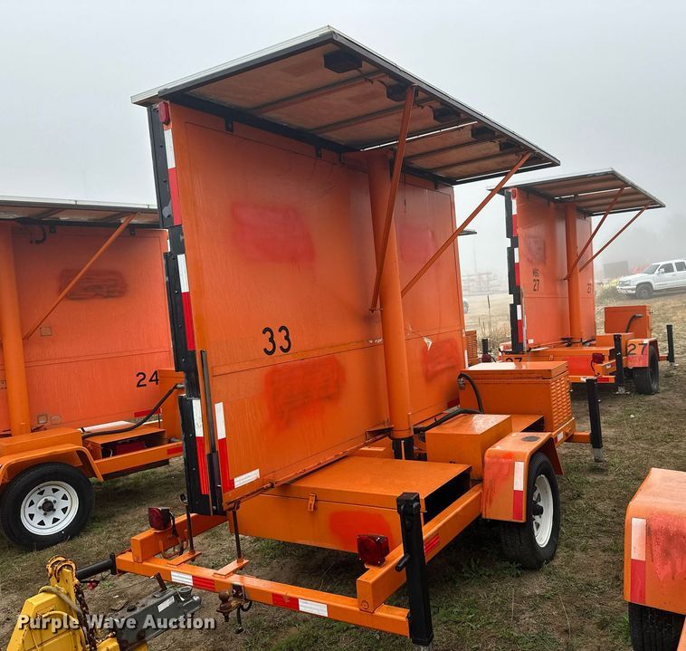 image for item DT6332 American Signal message board trailer