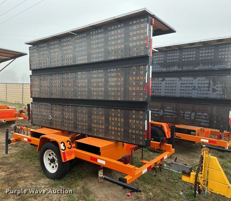 image for item DT6332 American Signal message board trailer