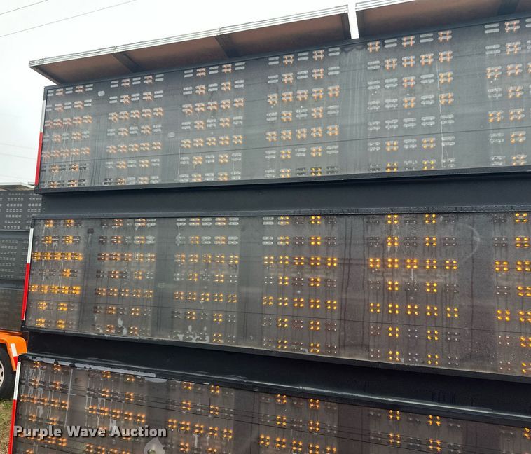 image for item DT6332 American Signal message board trailer