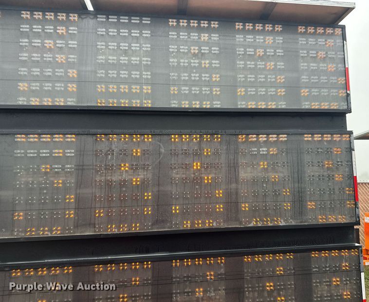 image for item DT6332 American Signal message board trailer