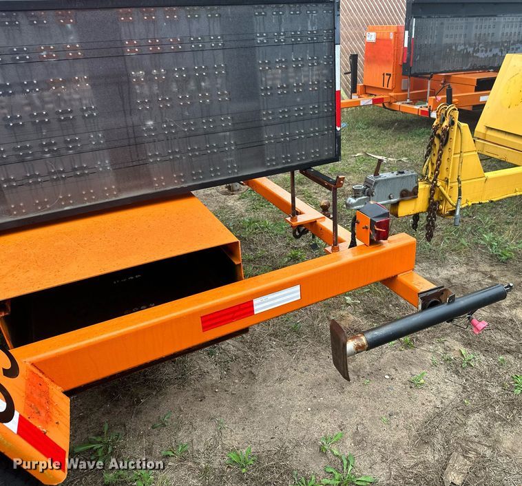 image for item DT6332 American Signal message board trailer