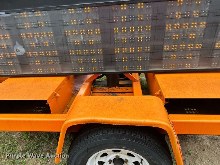 image for item DT6332 American Signal message board trailer