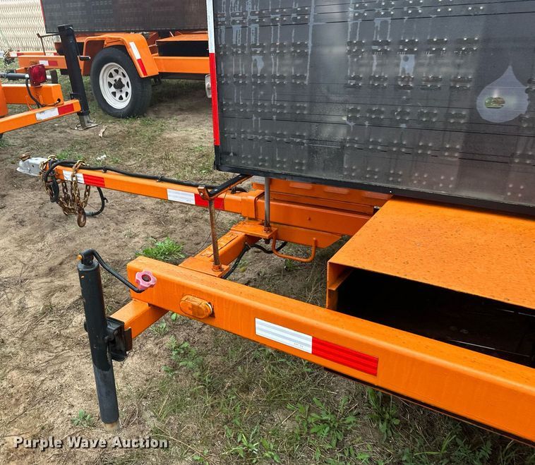 image for item DT6332 American Signal message board trailer