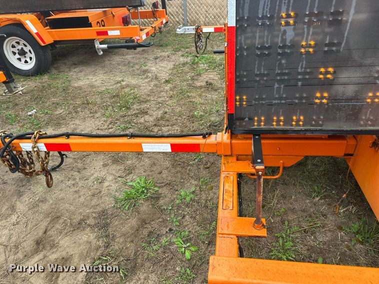 image for item DT6332 American Signal message board trailer