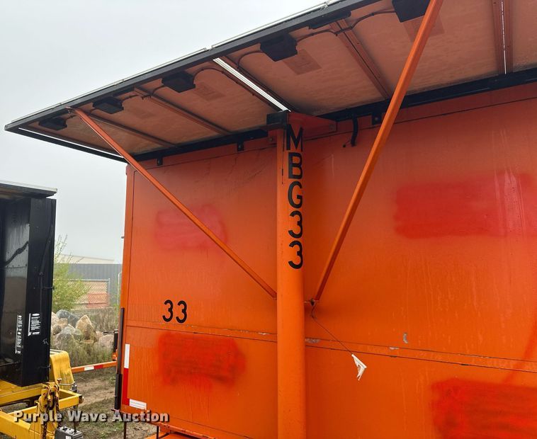 image for item DT6332 American Signal message board trailer