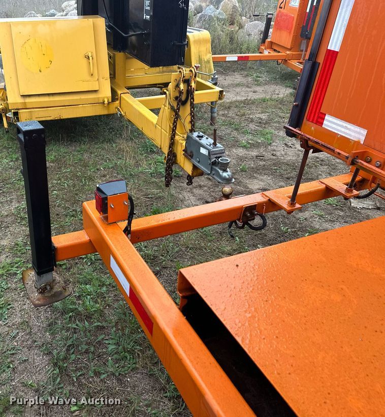 image for item DT6332 American Signal message board trailer