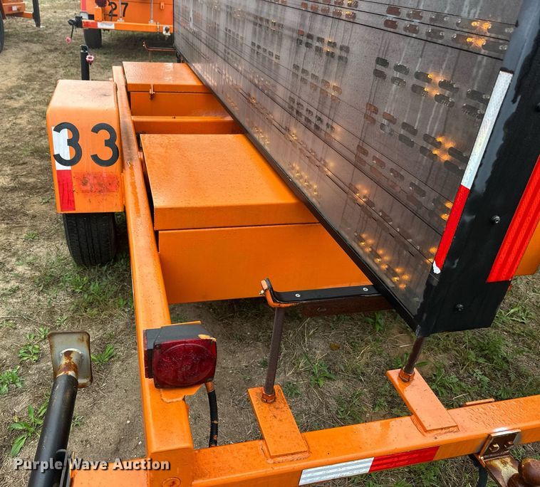 image for item DT6332 American Signal message board trailer