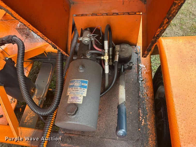 image for item DT6332 American Signal message board trailer