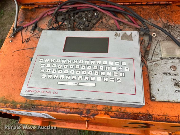 image for item DT6332 American Signal message board trailer