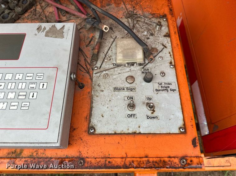 image for item DT6332 American Signal message board trailer