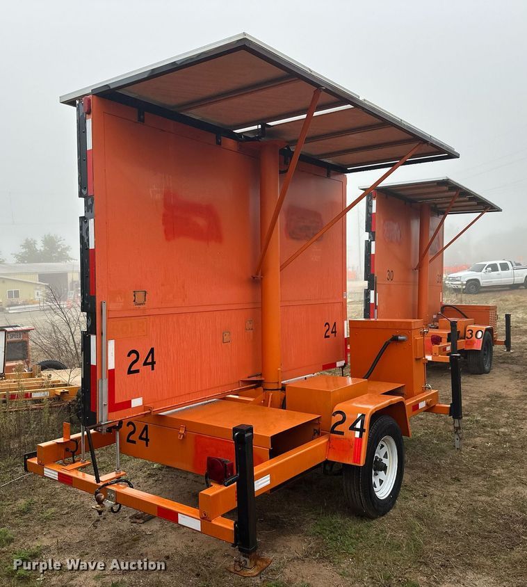 image for item DT6333 2000 American Signal message board trailer