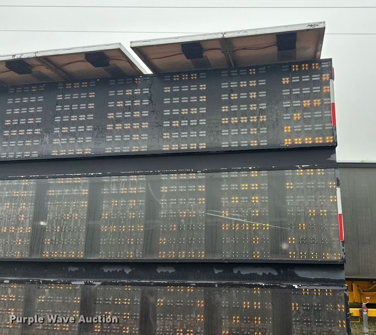 image for item DT6333 2000 American Signal message board trailer