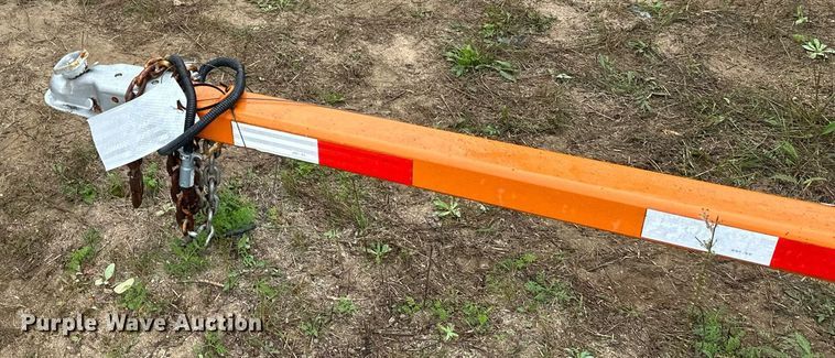 image for item DT6333 2000 American Signal message board trailer