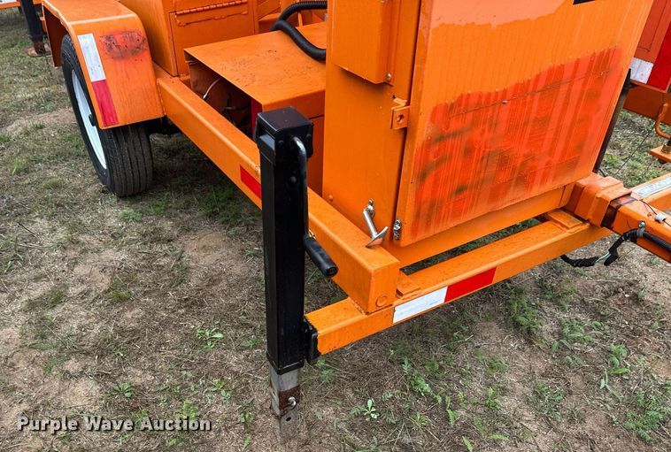 image for item DT6333 2000 American Signal message board trailer