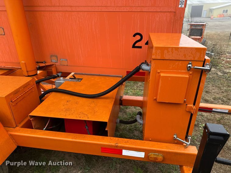 image for item DT6333 2000 American Signal message board trailer