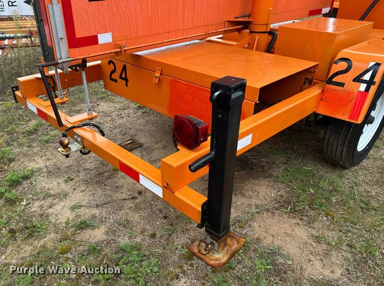 image for item DT6333 2000 American Signal message board trailer