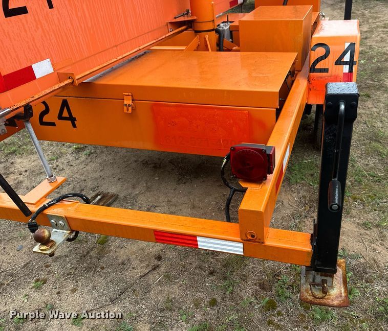 image for item DT6333 2000 American Signal message board trailer