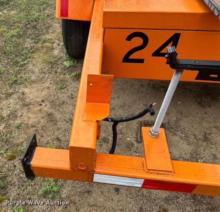 image for item DT6333 2000 American Signal message board trailer