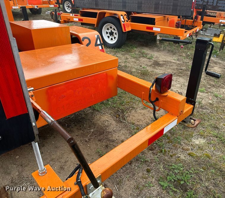 image for item DT6333 2000 American Signal message board trailer